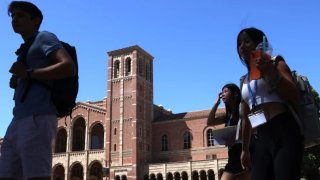 Miles de estudiantes tienen deudas por sus estudios (foto de archivo).