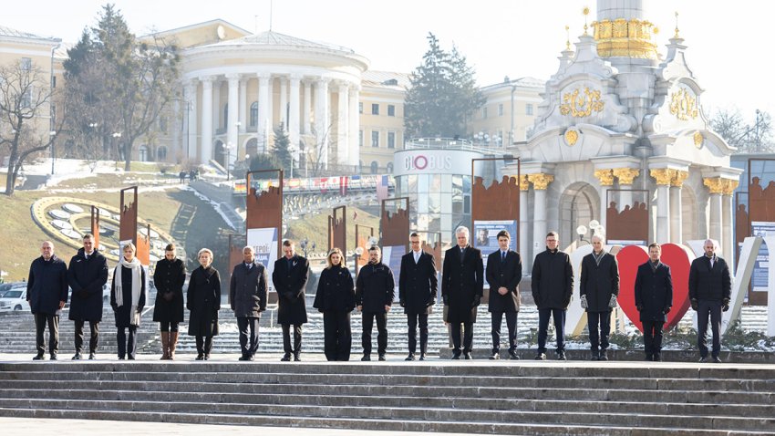 En video: homenaje a soldados ucranianos en el aniversario de la invasión rusa