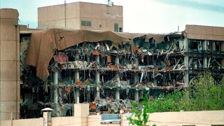 Un atentado terrorista en un edificio de Oklahoma City cobró la vida de casi 130 personas el 19 de abril de 1995.