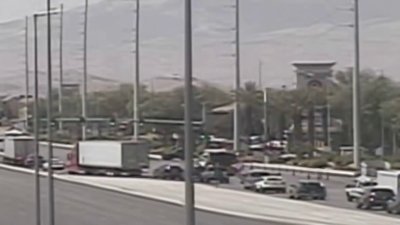 Muere peatón atropellado en Blue Diamond Road y Arville Street