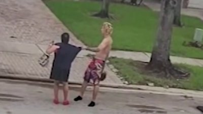 En video: el ataque brutal a anciana con una sartén en Miami