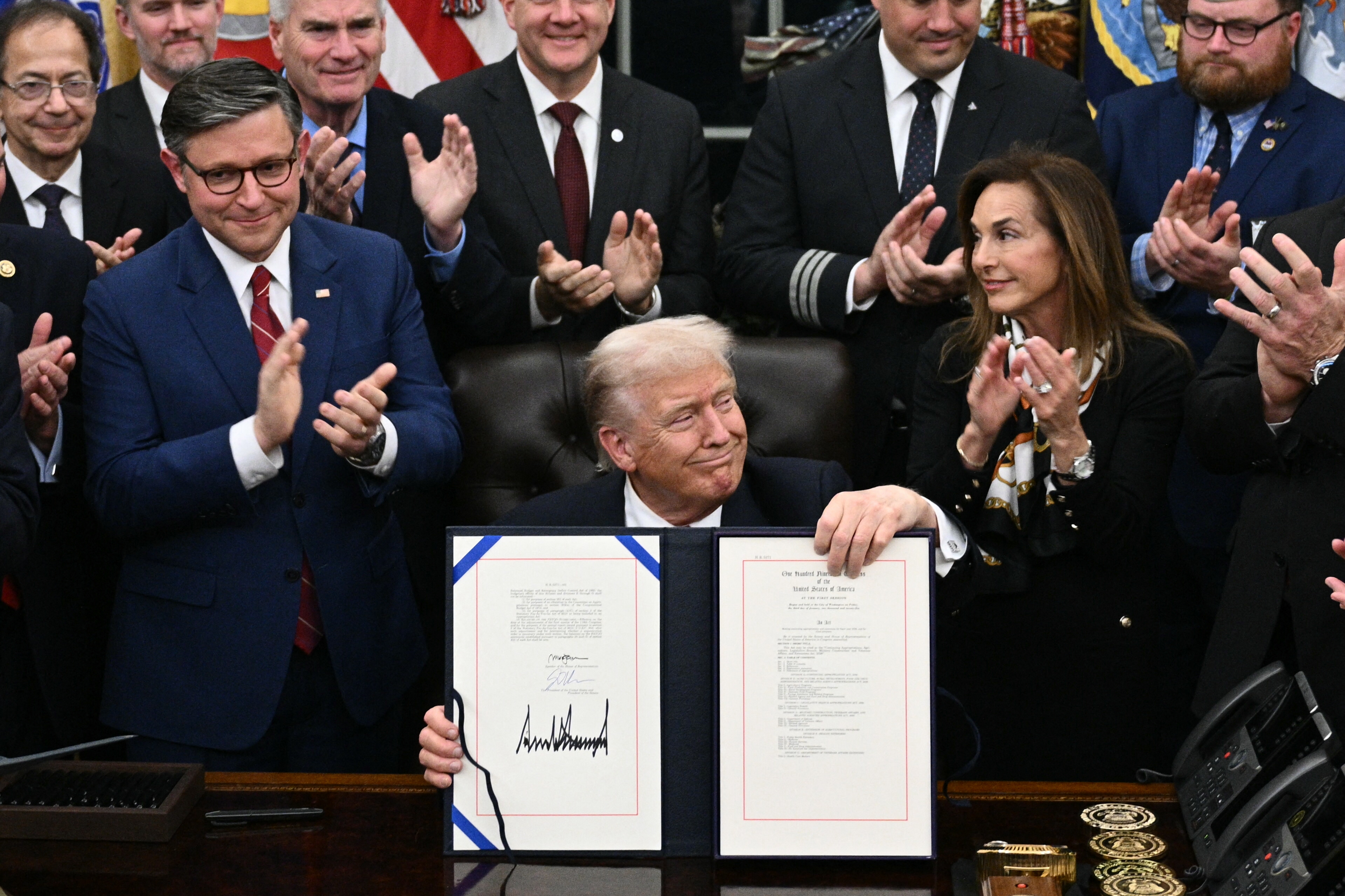 Trump firma la ley de financiación permitiendo abrir el gobierno ...