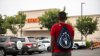 Inmigrante llama al 911 tras escuchar disparos y termina arrestado por ICE