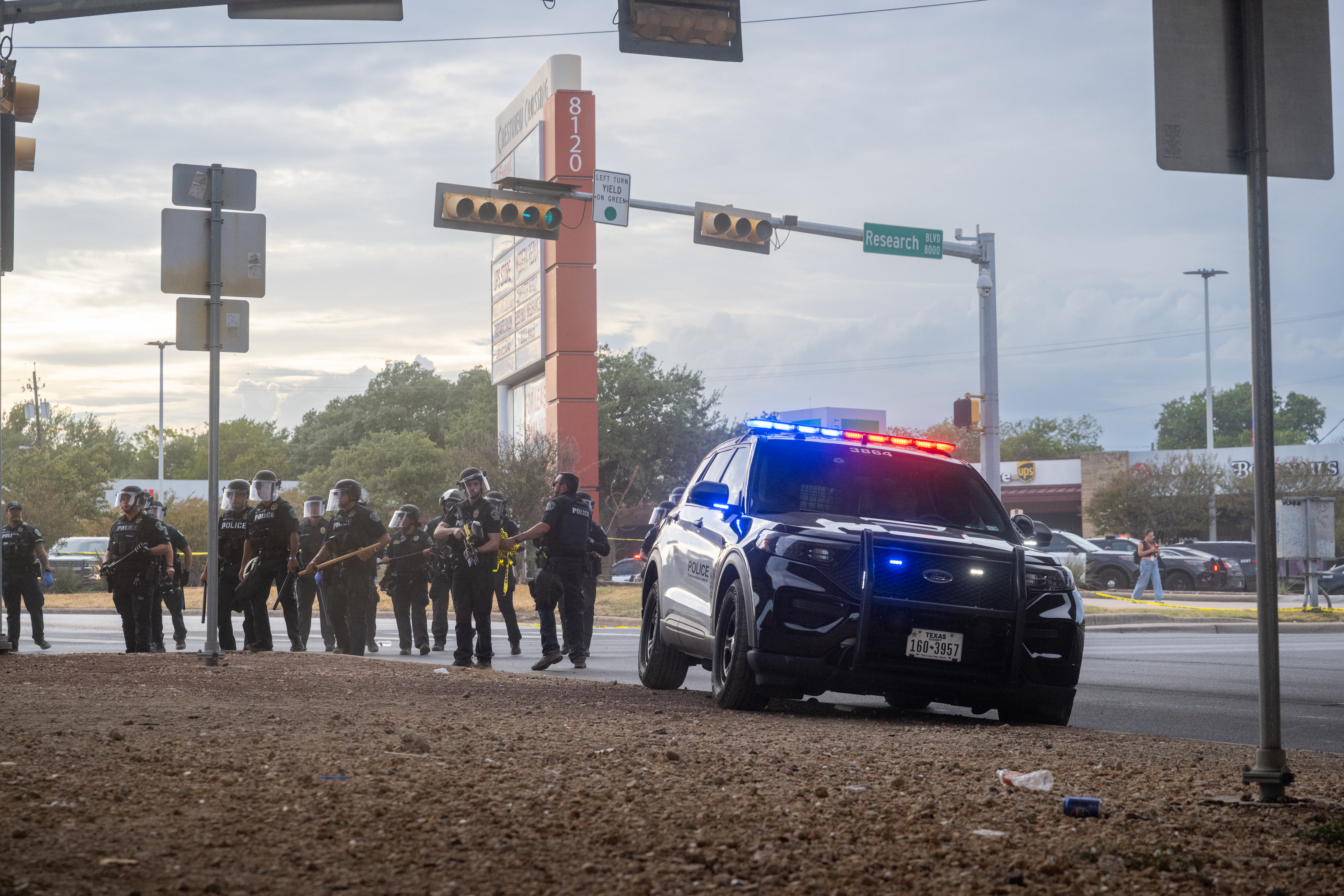 Juez bloquea temporalmente orden de deportación de venezolano herido por ICE en Texas