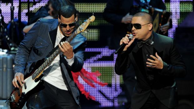 Video: Sigue detenido cantante Larry Hernández