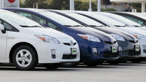 Video: Toyota llama a revisión autos Prius
