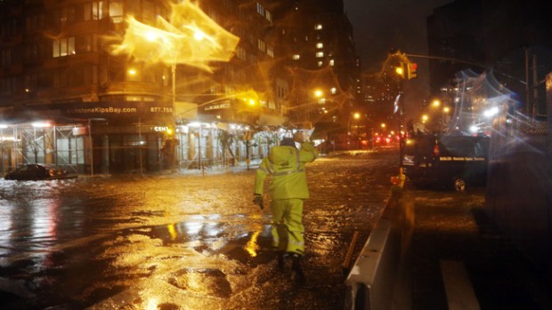 Video: Oscuro amanecer en Nueva York