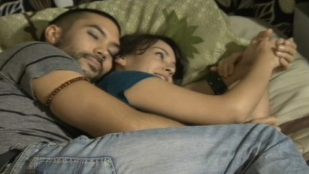 Video: “Acurrucos” profesionales por dinero