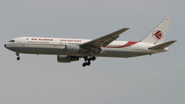 Video: Hallan caja negra del avión de Air Algerie
