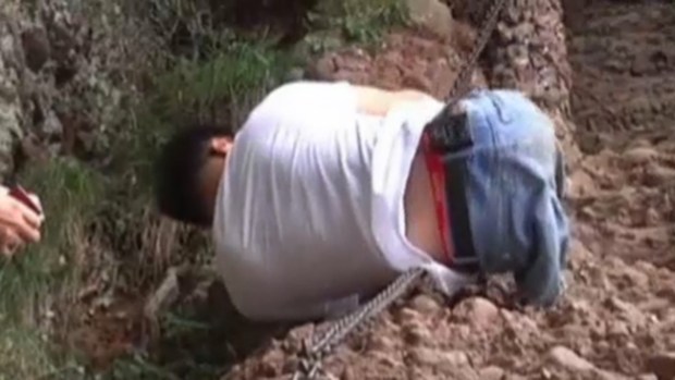 Video: Hombre amputado escala montaña