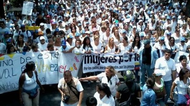 Video: Mujeres de blanco marchan en Caracas