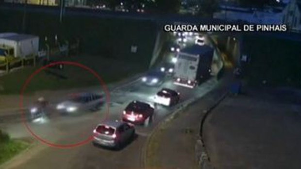 Video: Ciclista muere empotrado en parabrisas