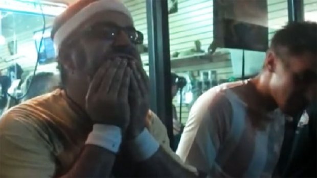 Video: Se le atragantaron las cucarachas