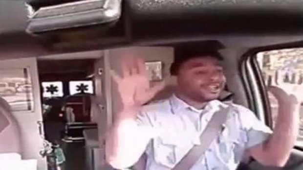 Video: El conductor de ambulancia más "loco"