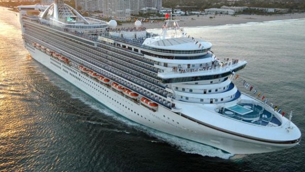 Video: Crucero regresa con cientos de enfermos