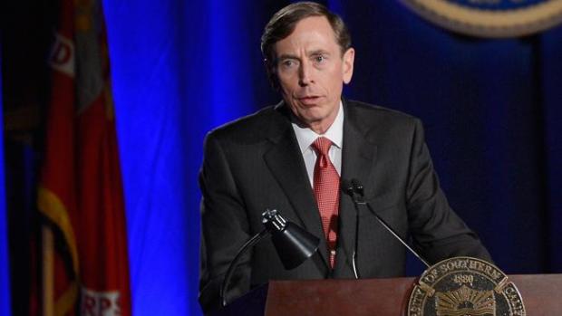 Video: Petraeus pide disculpas por amorío