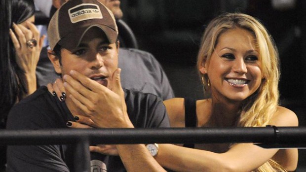Video: Kournikova cansada de esperar a Enrique
