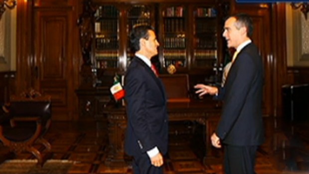 Video: Alcalde de L.A. busca solución en México