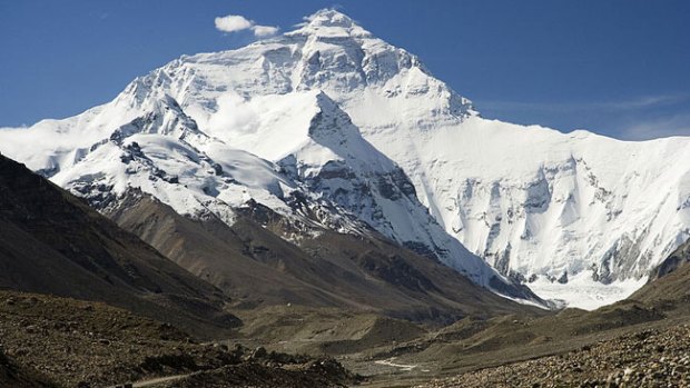 Video: Tragedia en Everest: alud se traga a 12