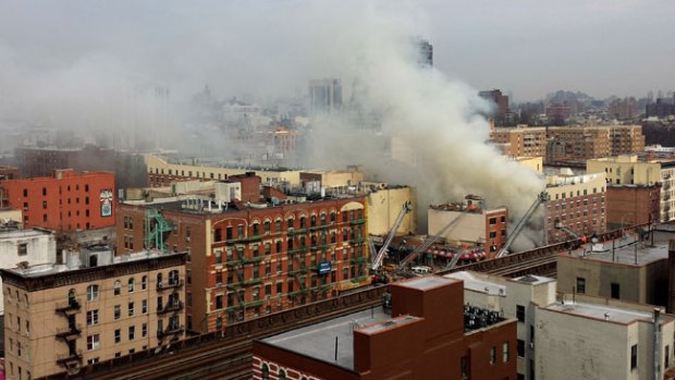 Video: Al menos 2 muertos por derrumbe en NY