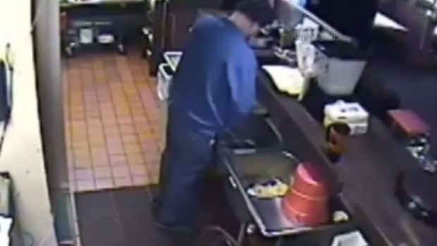 Video: Repugnante hallazgo en cocina Pizza Hut