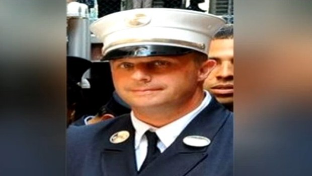 Video: NY: Muere bombero durante un incendio