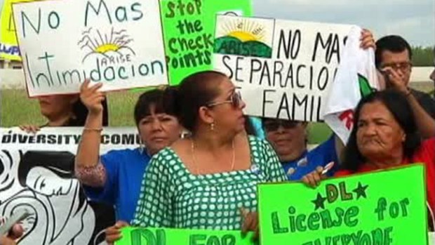 Video: Protestan contra retenes en Texas