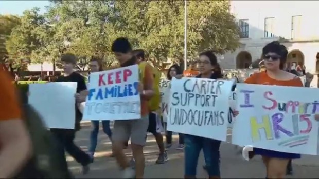 Video: Cancelan juego de “atrapa al inmigrante”