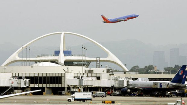 Video: Detenido por explosiones en aeropuerto