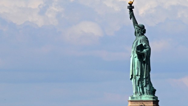 Video: Reabren la Estatua de la Libertad