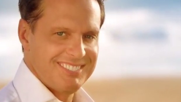 Video: Luis Miguel demuestra ser buen padre