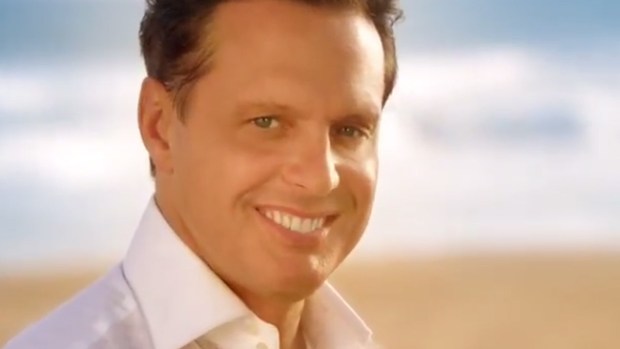 Video: Captan a Luis Miguel en apasionado beso