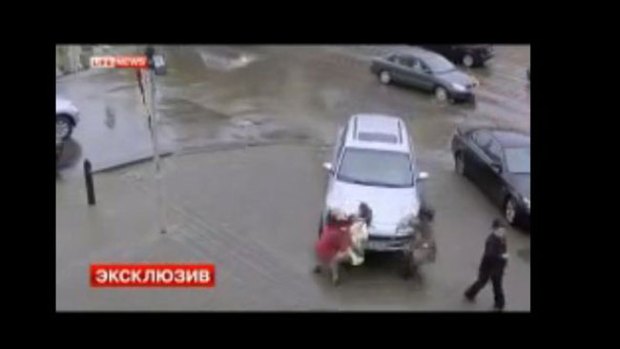 Video: Brutal impacto: arrolla a 3, mata a 1