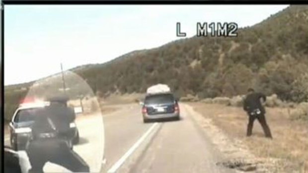 Video: Policía dispara a van llena de menores