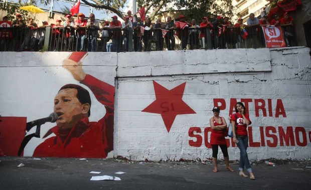 Video: Chávez no jurará el cargo, por ahora