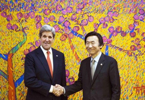 Video: Kerry visita una tensa Surcorea