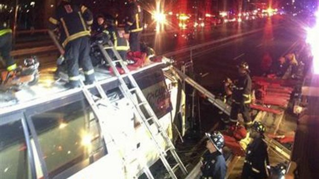Varios heridos tras choque de bus en Boston