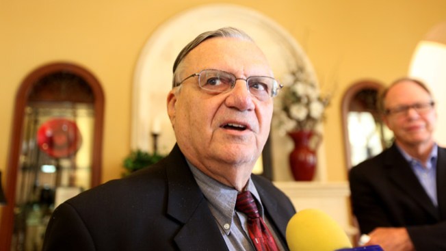 Arpaio, el alguacil más duro, se fractura