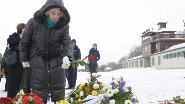 Recuerdan a víctimas del holocausto