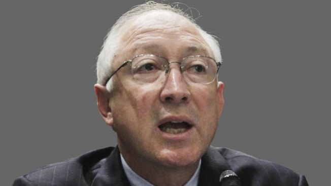 El Secretario del Interior abandona su cargo