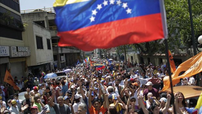 Reclaman la verdad sobre salud de Chávez