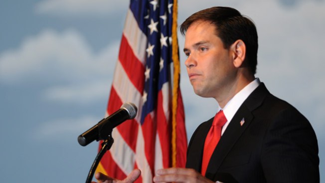 Marco Rubio responderá en inglés y español
