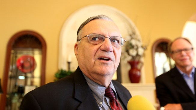 Joe Arpaio se disculpa