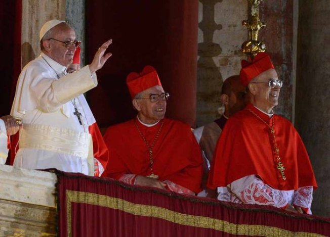 Papa dona $50 mil dólares a Argentina